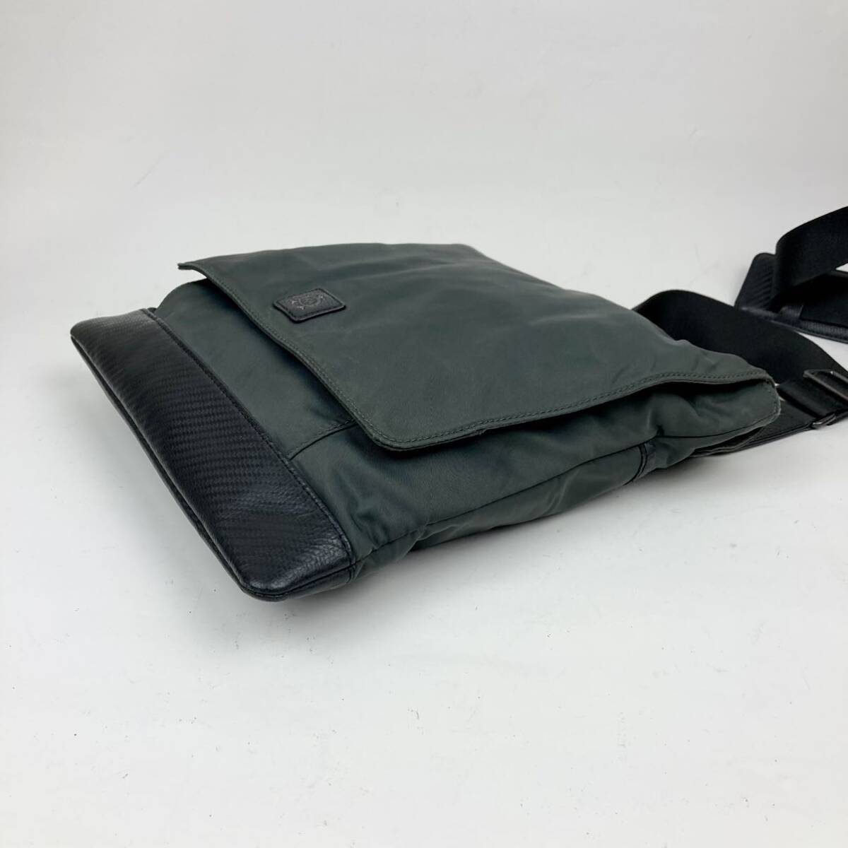 A4 storage dunhill Dunhill shoulder bag diagonal .. Cross body mesenja-sakoshu men's business nylon gray black 