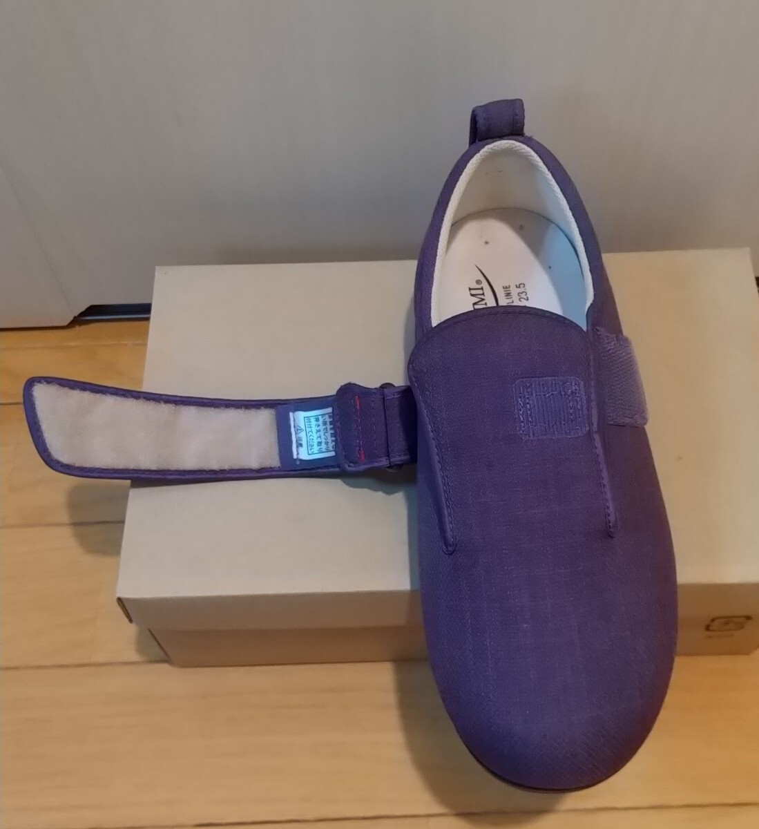  nursing shoes ... touch fasteners size L purple 