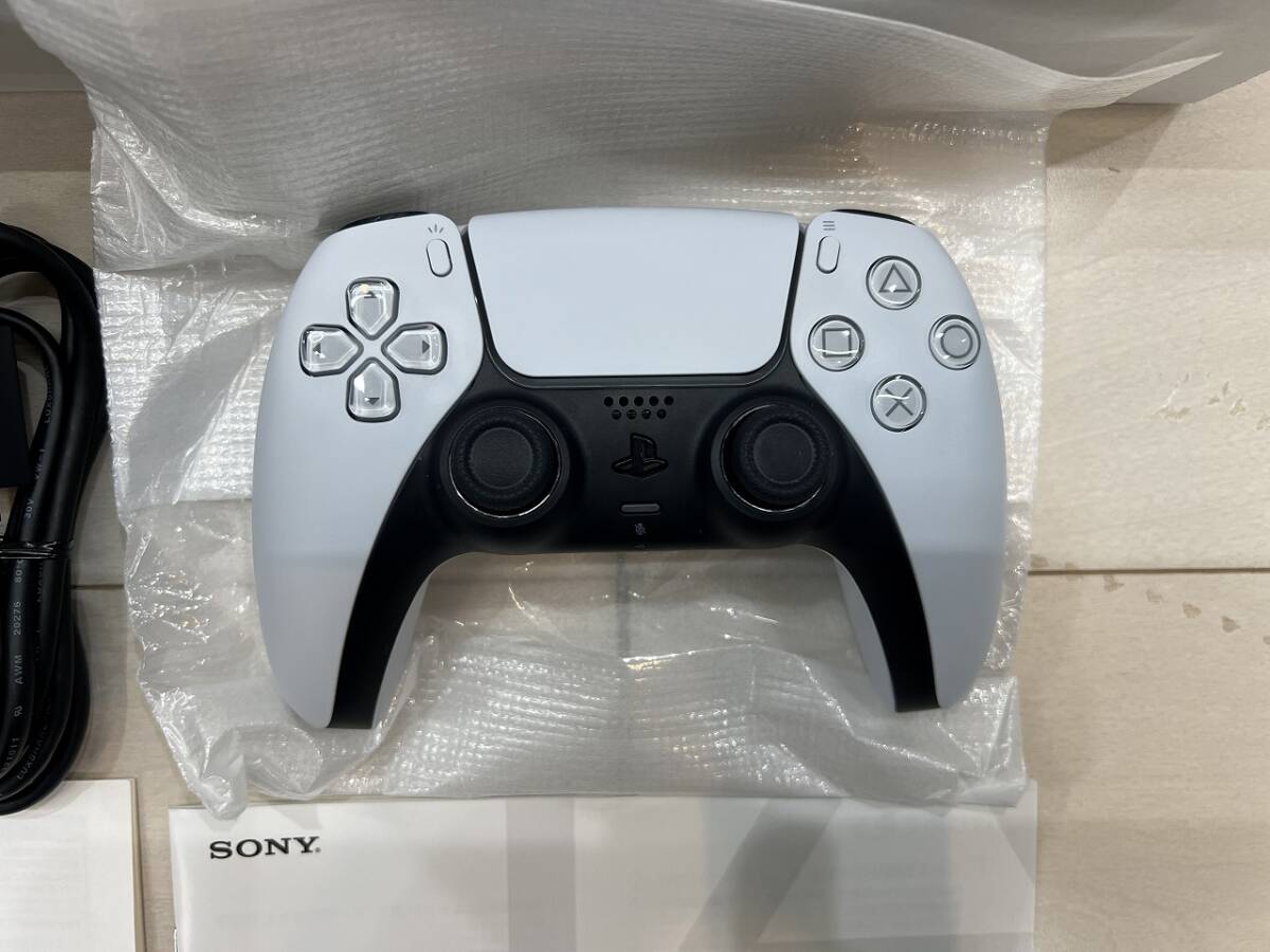 完品　動作確認済　SONYプレイステーション５ プレステ5 PS5 PlayStation5 CFI-1200A 01 825GB 　ディスクドライブ搭載モデル _画像7