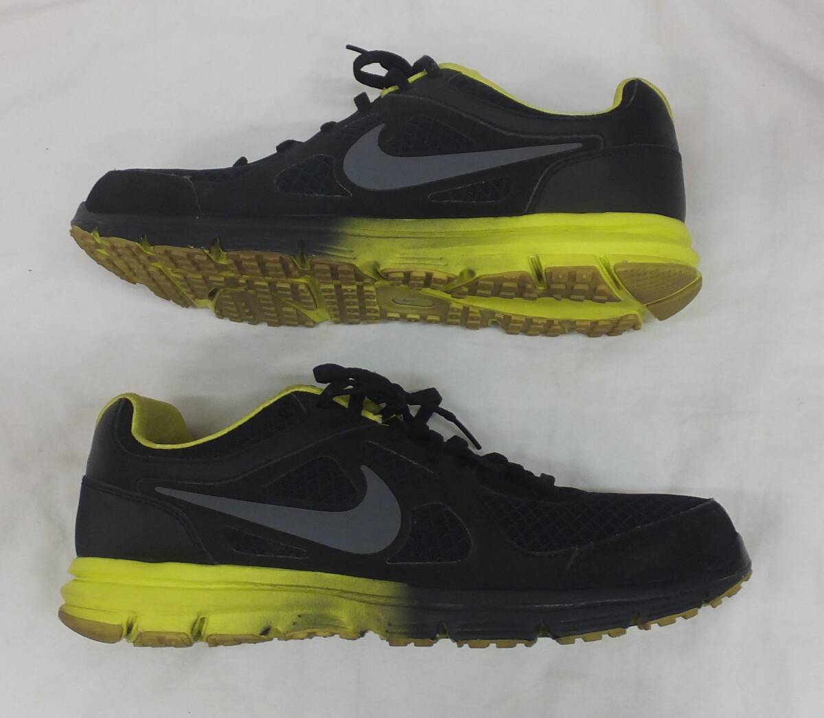 【中古品】★NIKE ナイキ メンズ スニーカー US9.5　27.5cm ブラック イエロー 4882 15-001_画像4