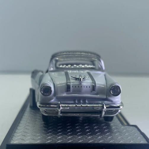 M2 MACHINES ジャンク品 1/64 1955 Pontiac Star Chief 11-13 ポンティアック スターチーフ ローダイダー white black 希少 絶版_画像3