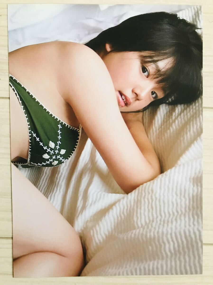 篠崎愛 15歳 女子高生 厚手ラミネート加工 写真集 切り抜き ロリ巨乳 JKグラビア A4 8ページ BA6403の画像3