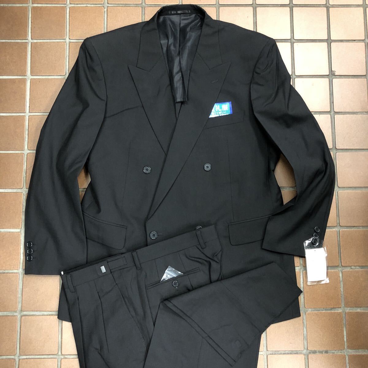 【アウトレット価格】新品★激安/NicolaPisano/礼服ダブルスーツ/サイズXL AB7/ブラック　黒/ノーベンツ/冠婚葬祭　アジャスター付　良品質_画像1