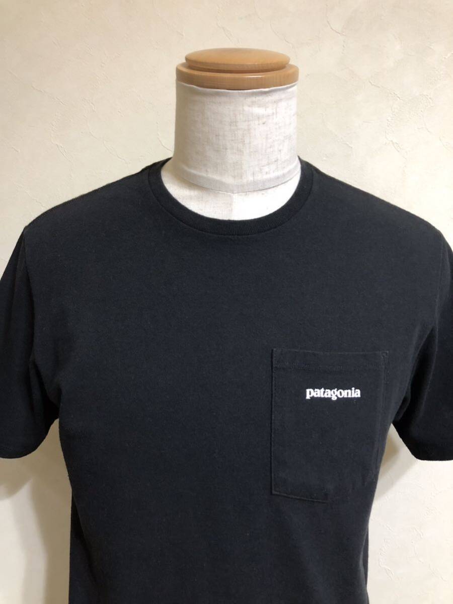 patagonia パタゴニア アウトドア ビッグロゴ クルーネック Tシャツ トップス レギュラーフィット サイズXS 半袖 黒 _画像4