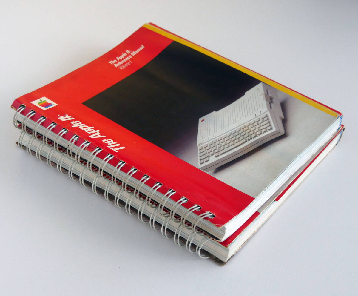 古本　The Apple IIc Reference Manual Vol.1 Vo.2_画像1