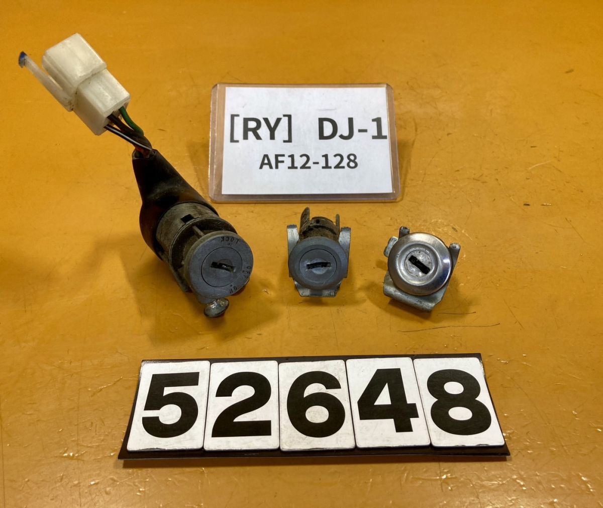 送料A 52648[RY]ホンダ DJ-1 AF12-128 キーセット 鍵なしの画像1