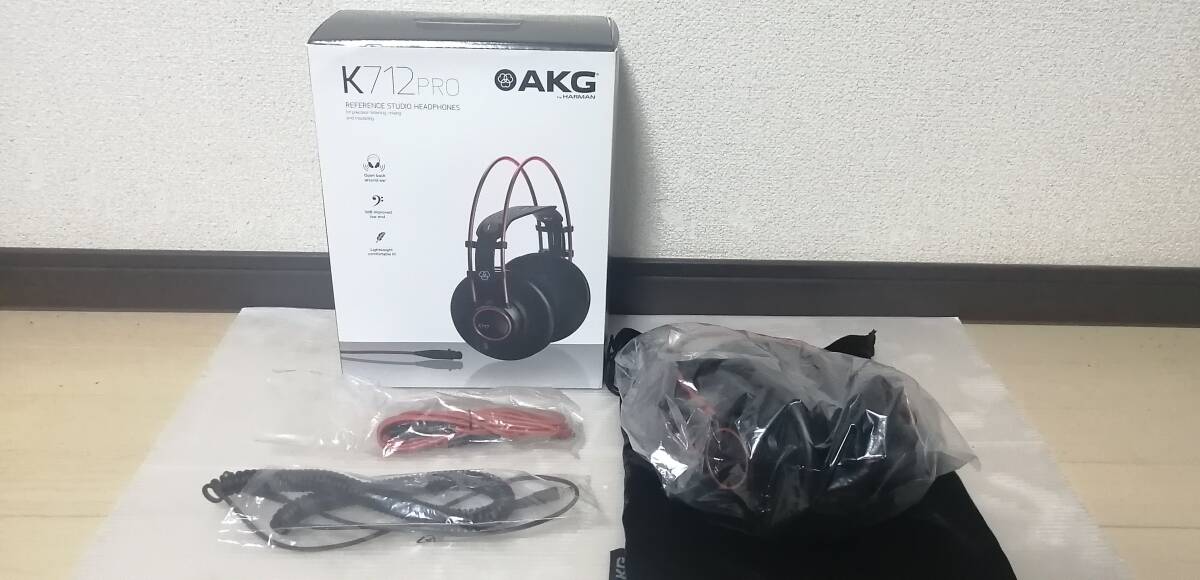 ★送料無料＆即発送 AKG by HARMAN ヘッドホン K712 PRO 付属品完備_画像1