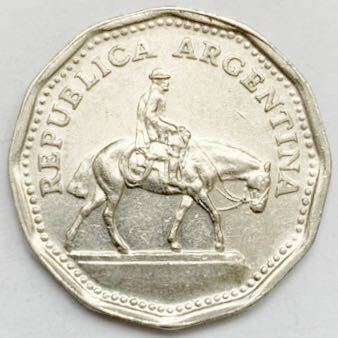 海外コイン　アルゼンチン　10ペソ　1968年_画像2