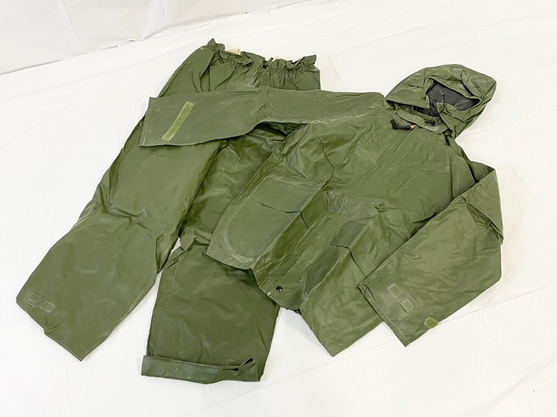  free shipping the US armed forces discharge goods unused goods rainwear top and bottom set M size rain Parker rain pants Kappa rainwear camp outdoor (80)CD27C