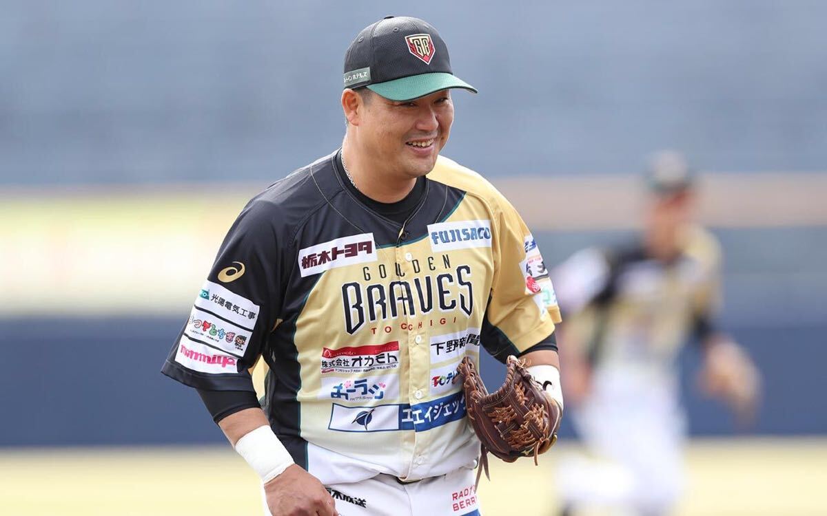 村田修一 直筆サイン入り ユニフォーム 栃木ゴールデンブレーブス ステッカー キーホルダー 横浜ベイスターズ 読売ジャイアンツの画像9