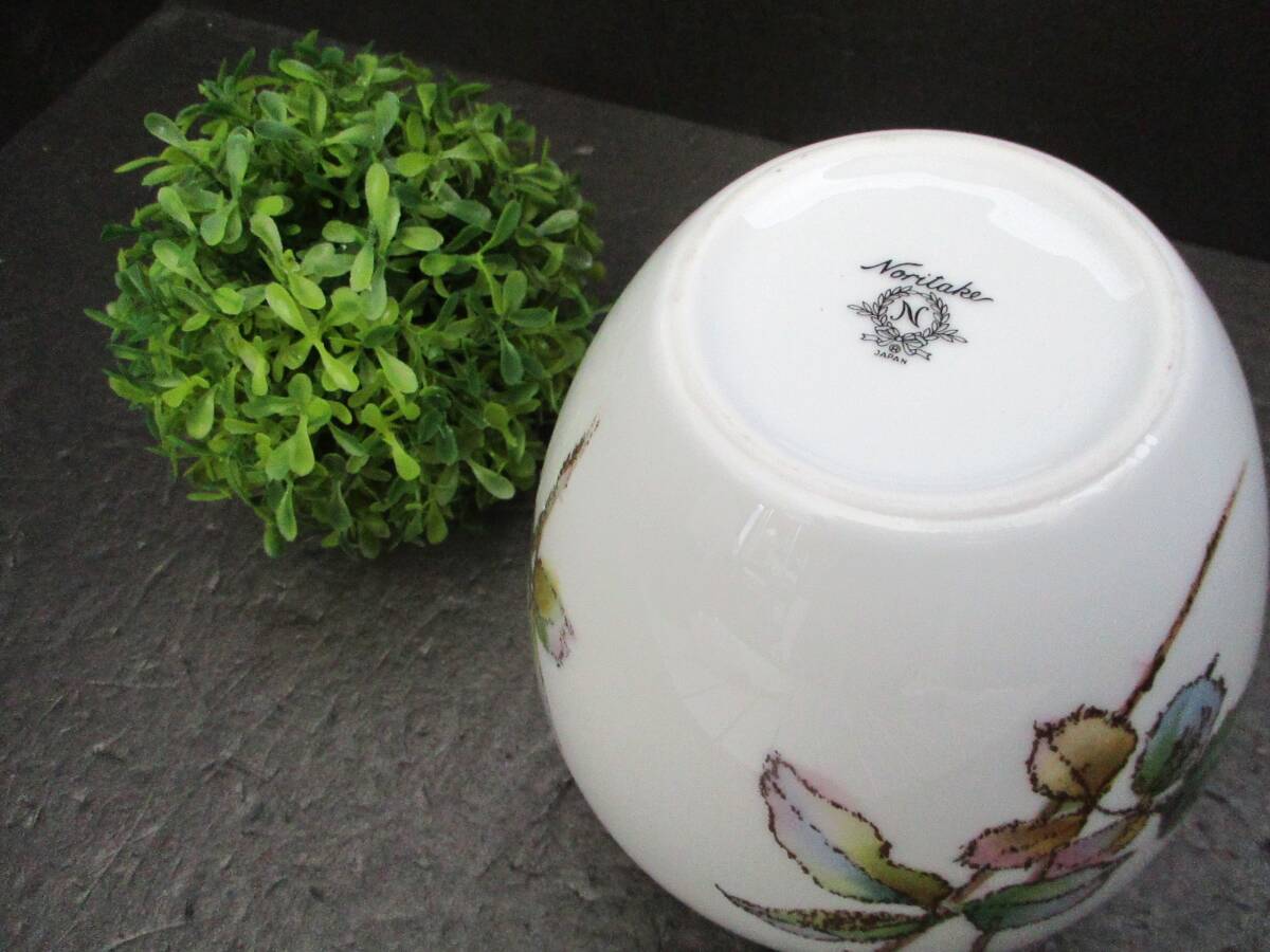 【美品】Noritake ノリタケ バラ柄 薔薇柄 花紋 金縁 花瓶 花器 花びん 花挿し 一輪挿し フラワーベース 茶道具 華道具 インテリア 飾りの画像7