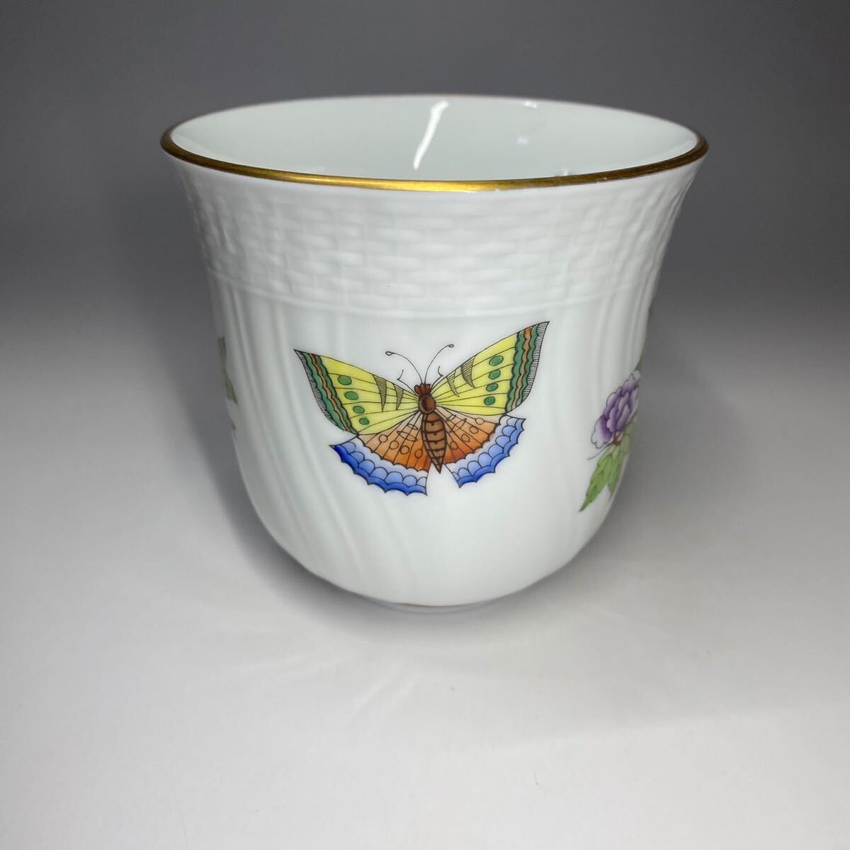 ヘレンド HEREND マグカップ ヴィクトリアブーケ カップ 食器 ハンガリー ハンドペイント 高級食器メーカー 蝶々 バタフライの画像4