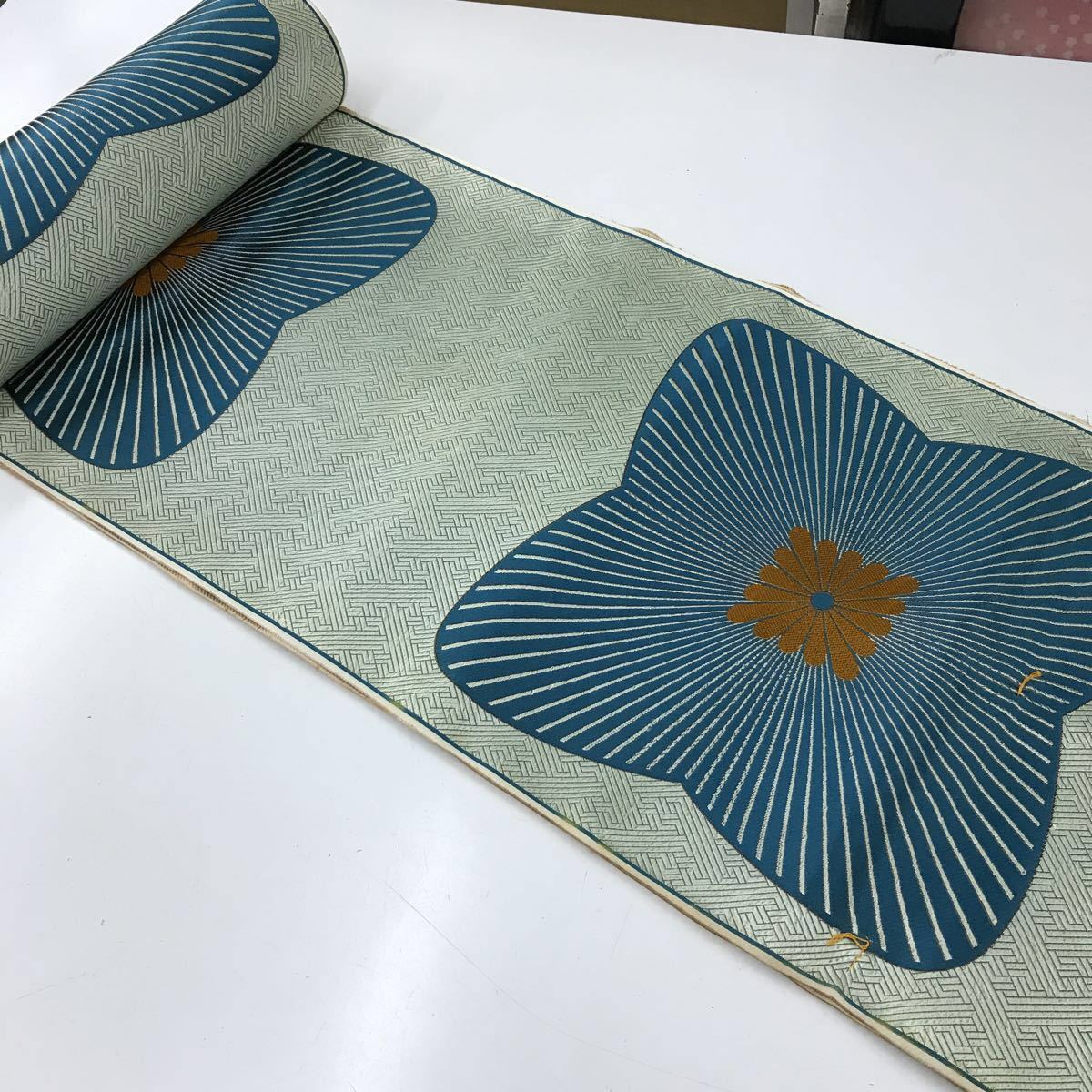 【新品 訳あり】反物 1本 織物 紋 緞子 どんす 布団地 ヤグジ 約36cm×25m 日本製 ハンドメイドに_画像1