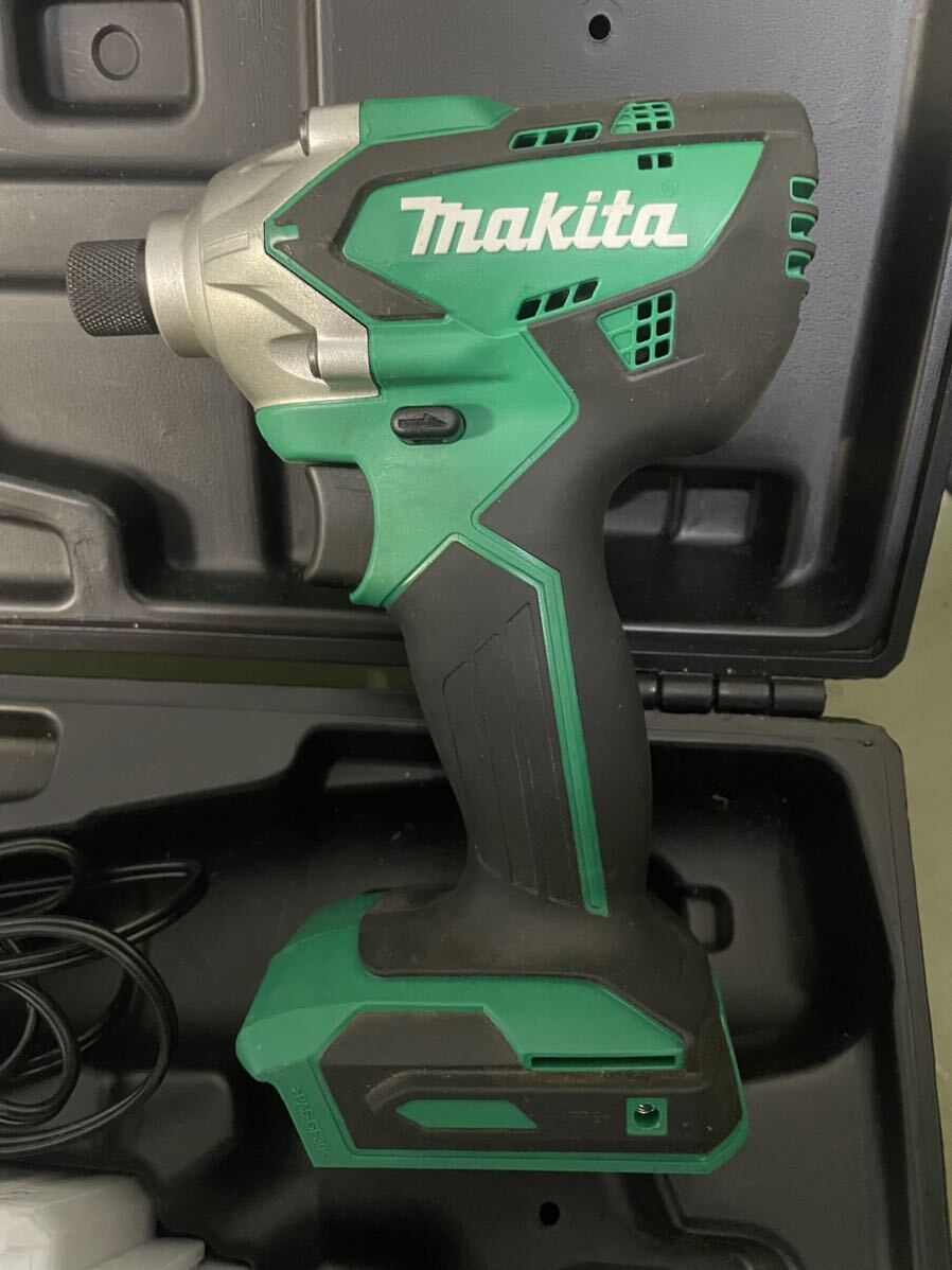 ■makita マキタ インパクトドライバ MODEL MTD001D 充電式 ドライバー 工具 電動工具 付属品付き 動作品 中古 の画像3