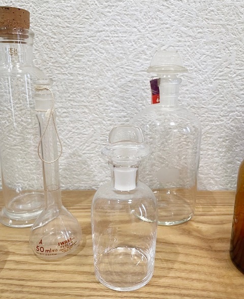ガラス器具8点 実験器具 化学理科室 フラスコ 硝子 ガラス瓶 保存瓶 薬瓶 アンティークレトロなインテリア 花瓶 一輪挿し 店舗什器の画像3