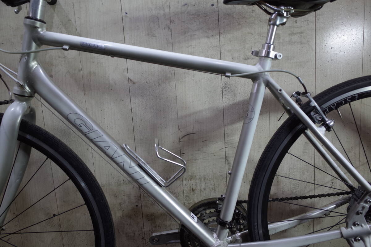 人気良品！GIANT ESCAPE R3 700C アルミ 24速 500mm GREY クロスバイクの画像6