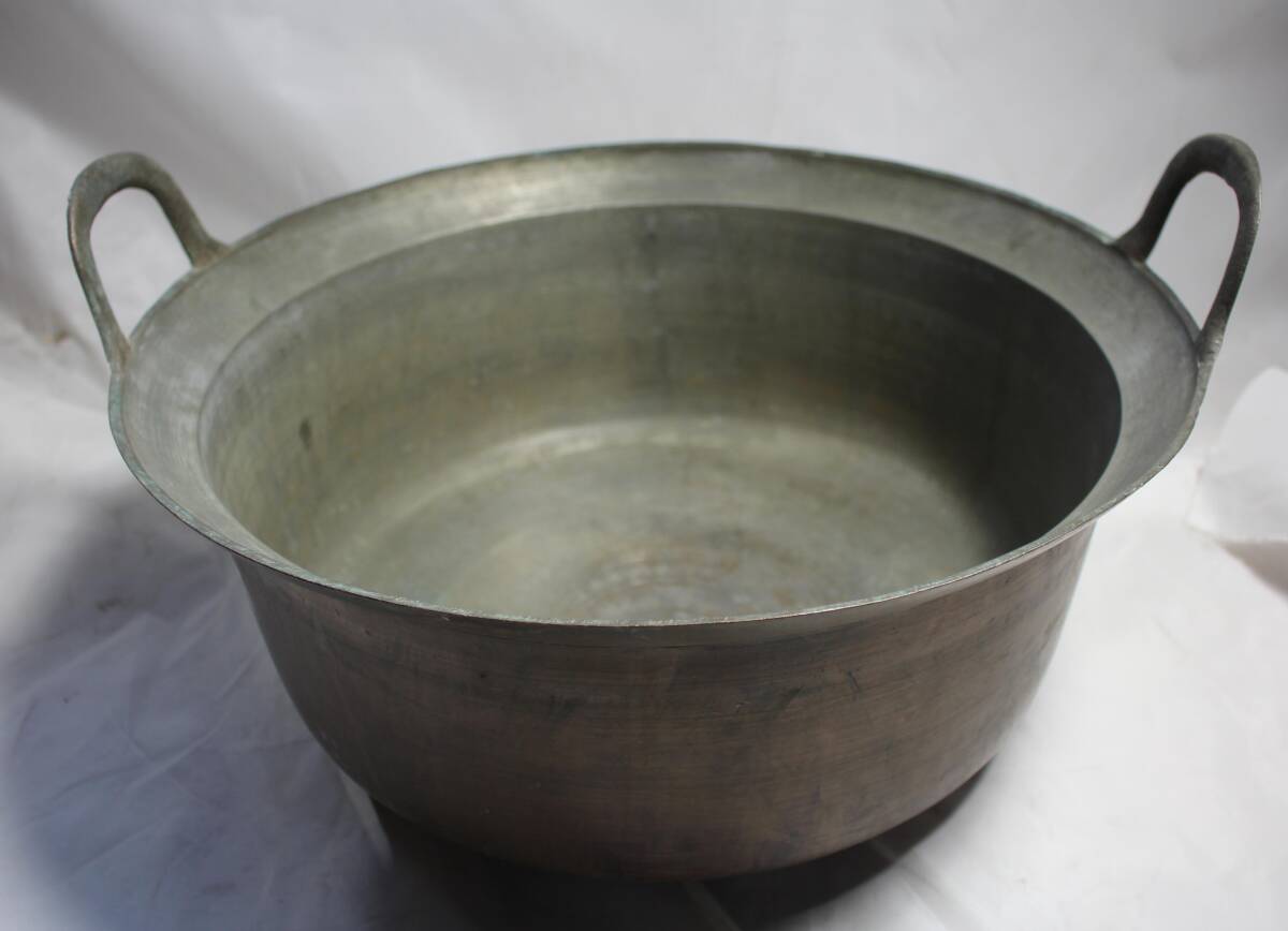 真鍮製大鍋 両手鍋 業務用 厨房機器 直径44.5cm 重さ5kg 状態 真鍮製大鍋 両手鍋 業務用 厨房機器 直径44.5cm 重さ5kg 状態