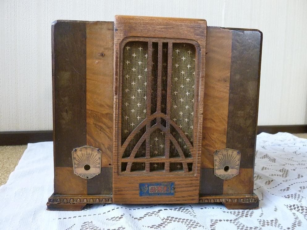 昔の真空管時代のラジオボックス_画像1