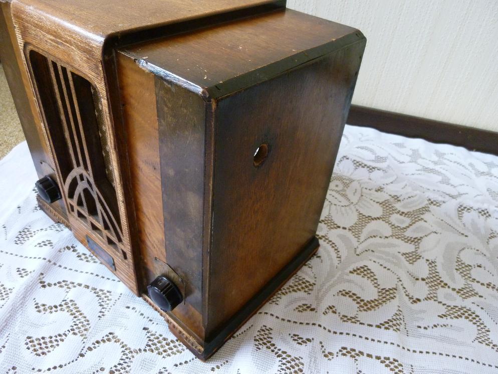 昔の真空管時代のラジオボックスの画像5
