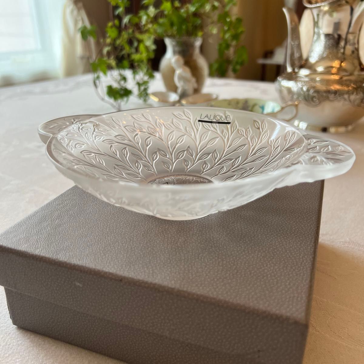 【ラリック】 フランス　クリスタル フロステッド　ハンドル付きボウル　箱付 Lalique 