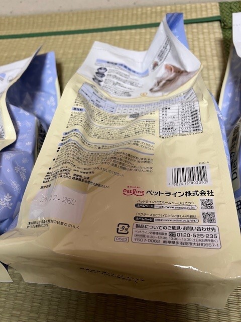 猫　ドクターズダイエット　体重管理用１歳～　１．５ｋｇ３袋　未開封　おまけ付き_画像4