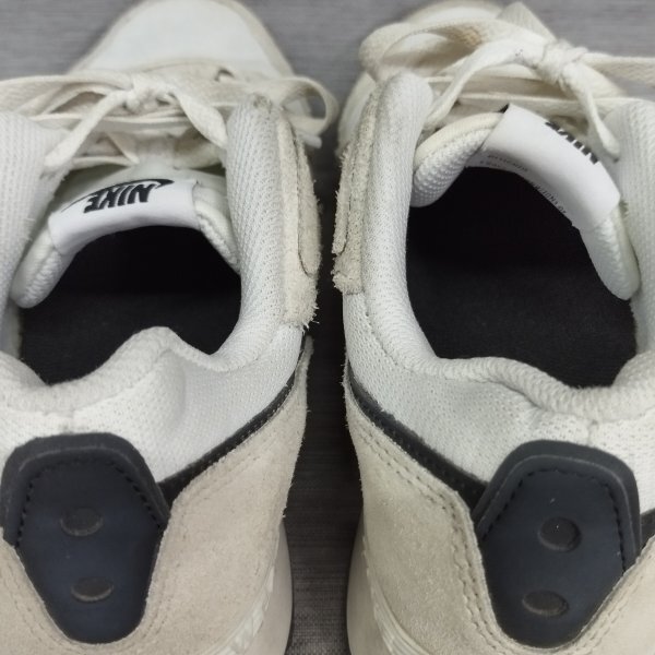 Z1072 NIKE Nike sneakers 23.5cm white black venturess Runner running suede mesh upper sushuCK2948