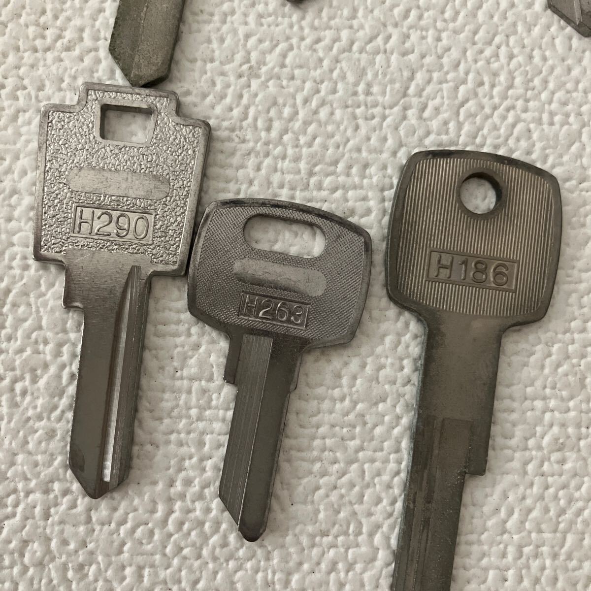 c306-3 60 未使用品 鍵 カギ まとめて 大量セット 合鍵 ブランクキー 加工 材料 カット 持込み コピーキー クローバー FUKI H番 M番_画像8