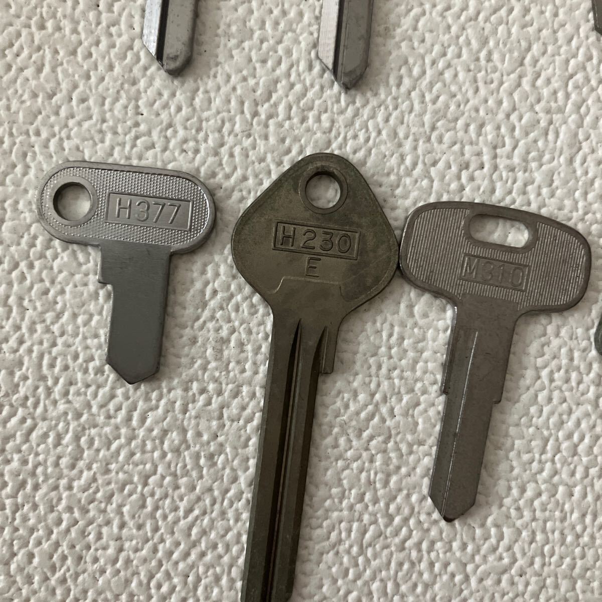c306-10 60 未使用品 鍵 カギ まとめて 大量セット 合鍵 ブランクキー 加工 材料 カット 持込み コピーキー クローバー H番 M番 FUKI H230