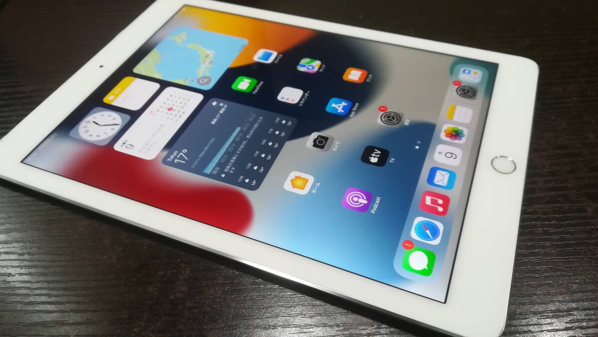 【動作品♪】au Apple iPad Air 2 Wi-Fi+Cellular 16GB A1567(MGH72J/A)判定〇/シルバーの画像2