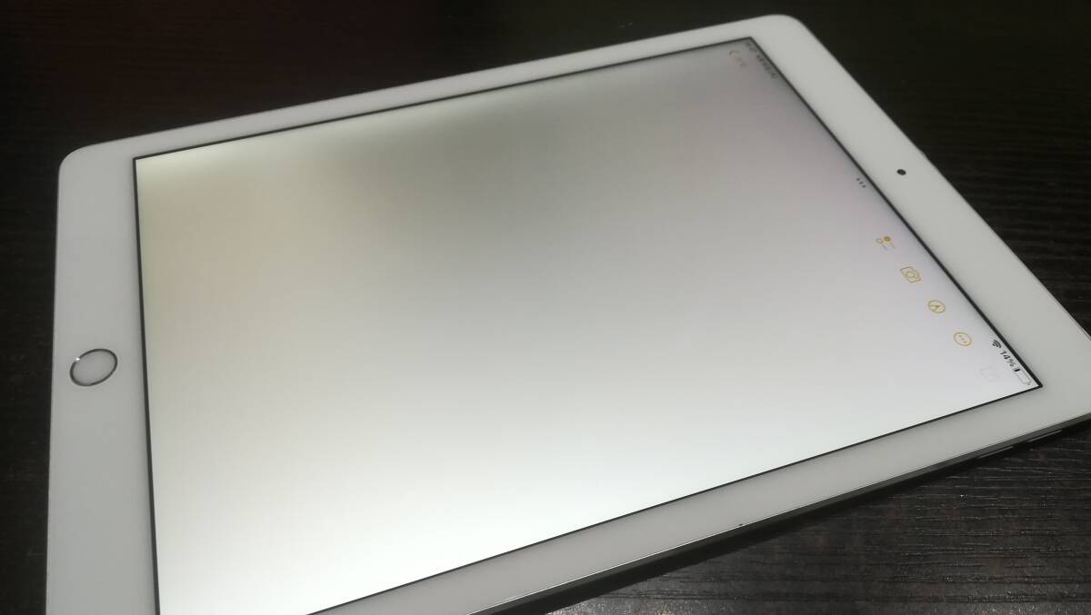 【動作品♪】au Apple iPad Air 2 Wi-Fi+Cellular 16GB A1567(NGH72J/A)判定〇/シルバーの画像3