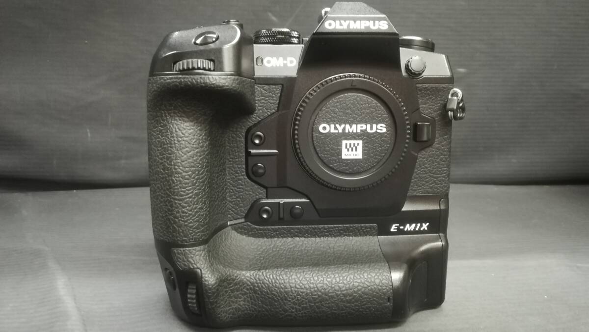 【美品♪】OLYMPUS オリンパス OM-D E-M1X ボディ 2037万画素 ミラーレス 一眼 カメラ/動作品の画像3