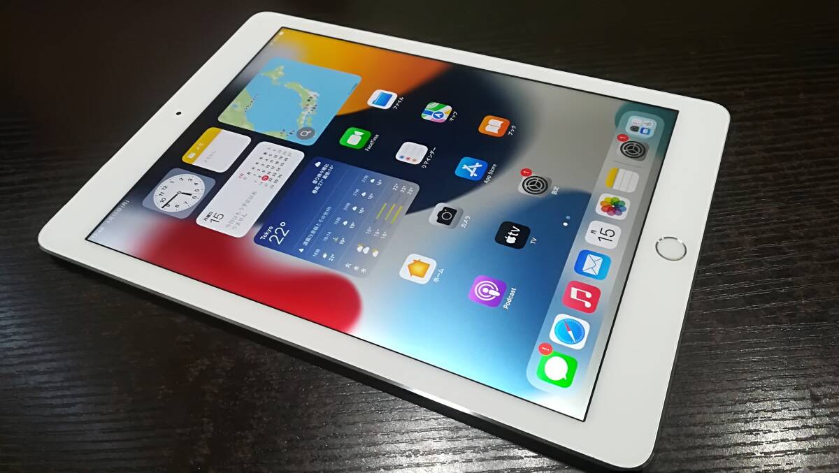 【動作品♪】au Apple iPad Air 2 Wi-Fi+Cellular 16GB A1567(MGH72J/A)判定〇/シルバーの画像1