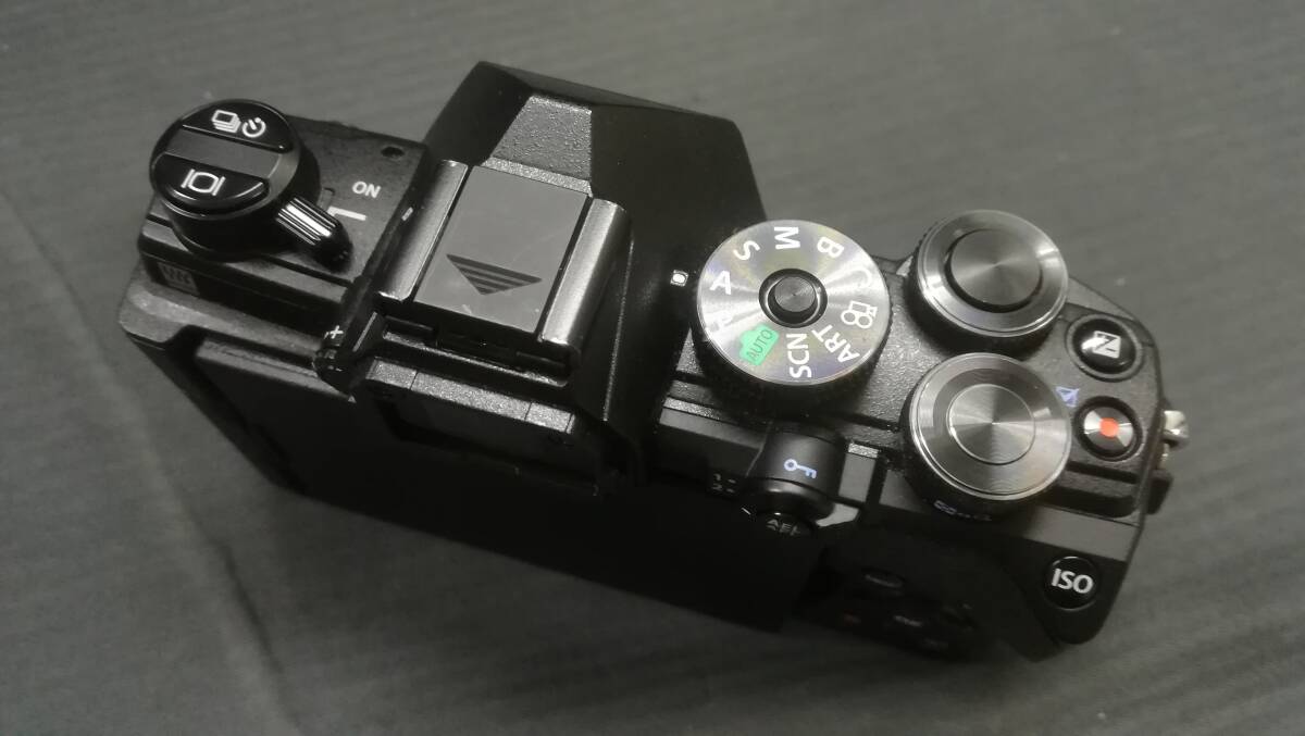 【美品♪】OM SYSTEM OM-5 ボディ 2037万画素 ミラーレス 一眼 カメラ/ブラック/動作品/OLYMPUSの画像6