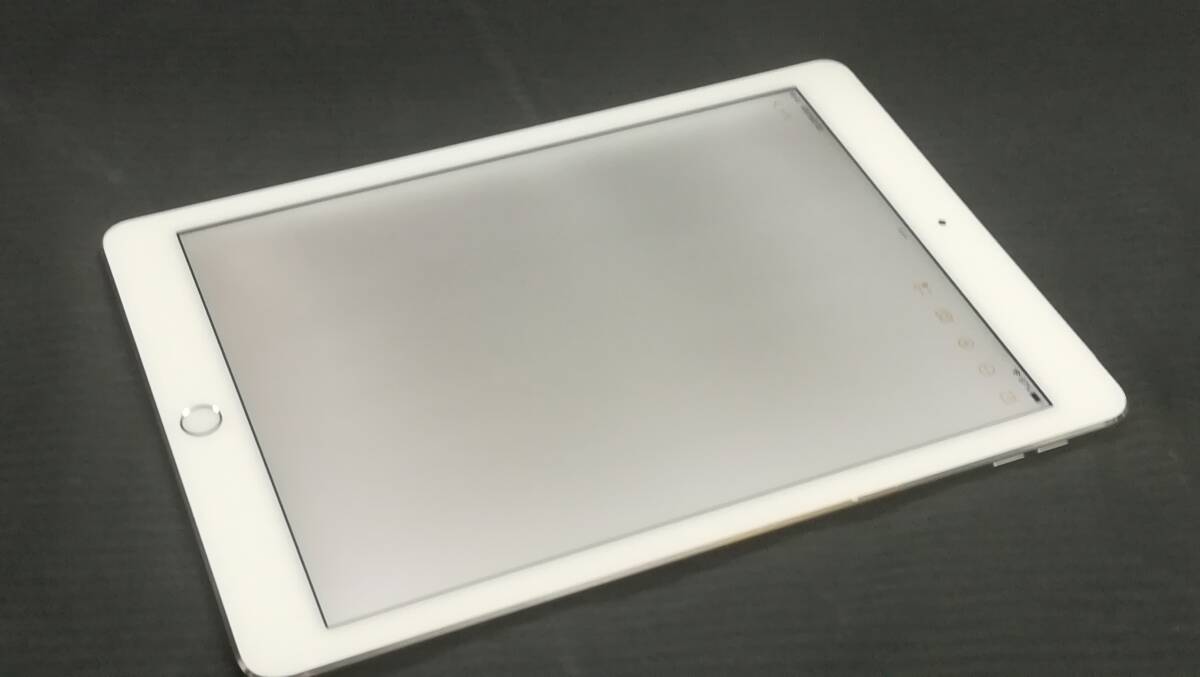 【動作品♪】au Apple iPad Air 2 Wi-Fi+Cellular 16GB A1567(MGH72J/A)判定〇/シルバーの画像3