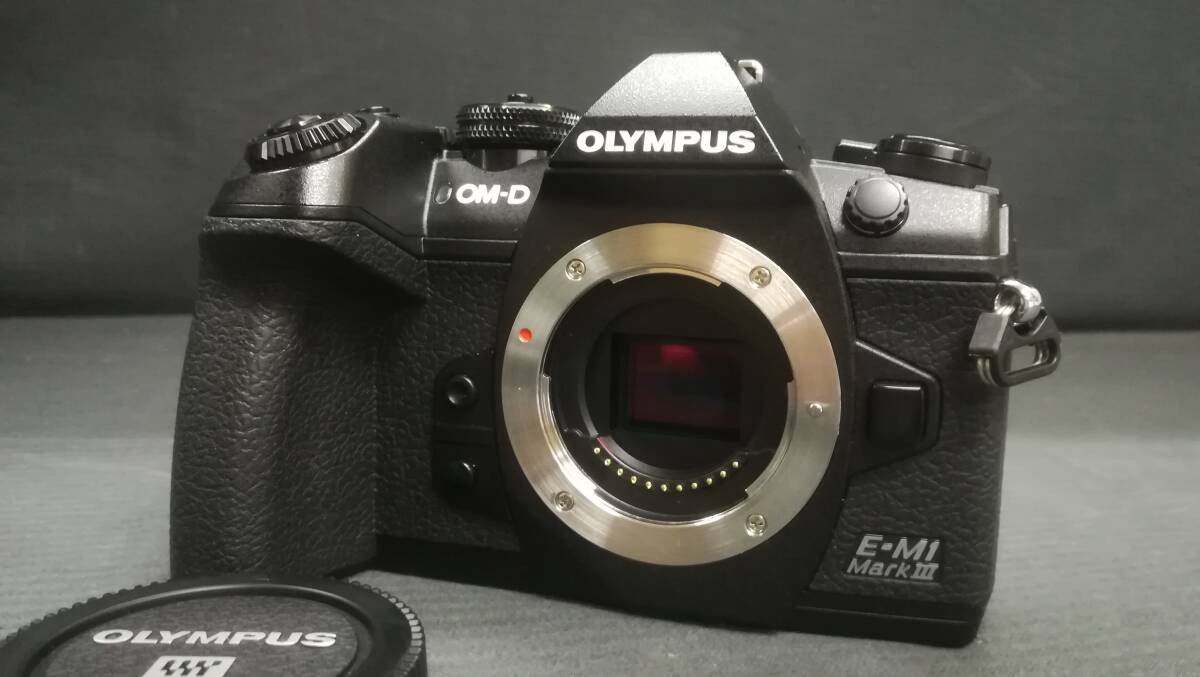 【美品♪】OLYMPUS オリンパス OM-D E-M1 Mark Ⅲ ボディ 2037万画素 ミラーレス 一眼 カメラ/動作品_画像2