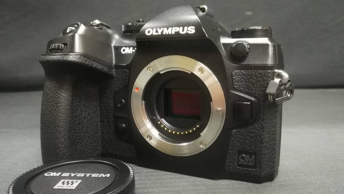 【良品♪】OLYMPUS オリンパス OM SYSTEM OM-1 ボディ 2037万画素  ミラーレス 一眼 カメラ/ブラックの画像2