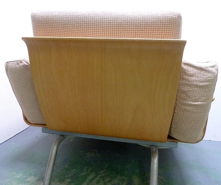 (☆BM)QM FURNITURE/木製 布張り シングル ソファー チェア 椅子 アイルランド 北欧風 スタイリッシュ 1人掛け リビング ベージュ 大型_画像4