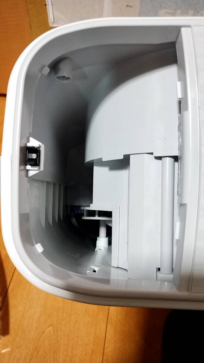 (1円出品)SHARP シャープ 加熱気化式加湿器 HV-A50-W 2011年製 ホワイト 高濃度プラズマクラスター 外箱付_画像7