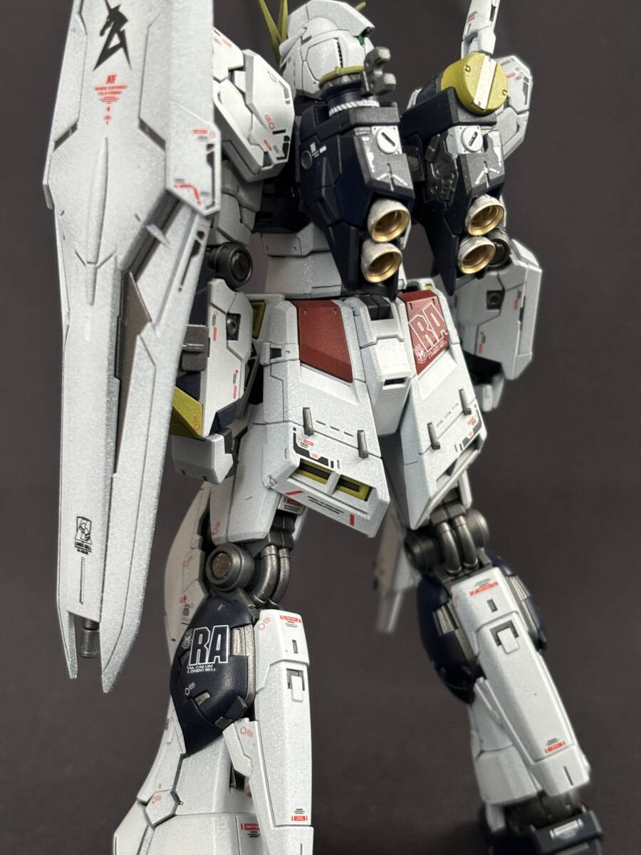 RG1/144 RX-93νガンダム塗装完成品の画像5