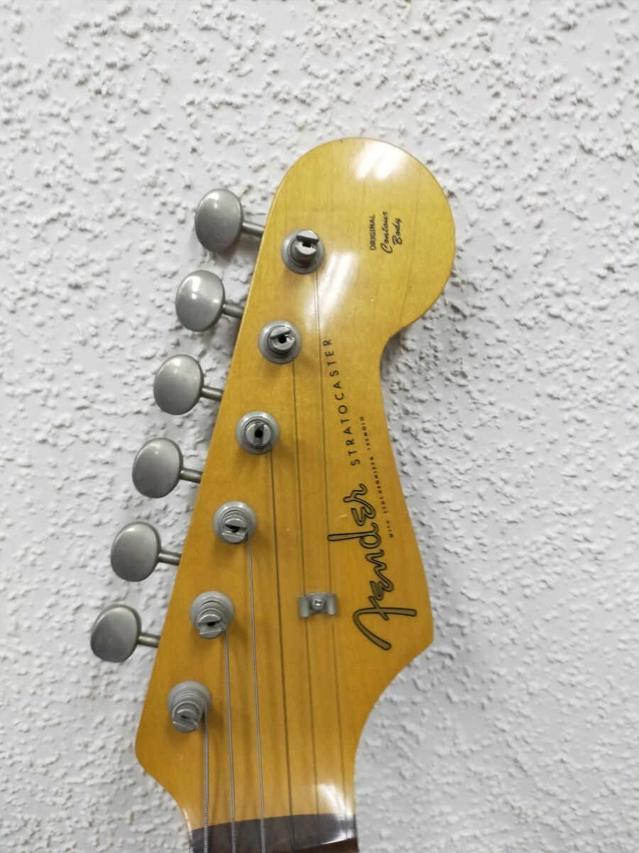 Fender フェンダー エレキギター Stratocaster with Synchronized TREMOLO ケース付 【関B】_画像2