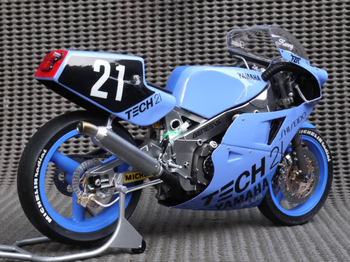 フジミ1/12　TECH21 ヤマハFZR750 85 鈴鹿8耐　完成品_画像5