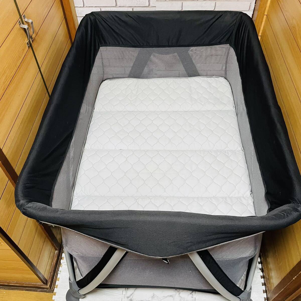  prompt decision use 5 months nna travel cot Senna crib compact postage included 7000 jpy . discounted first come, first served nuna sena