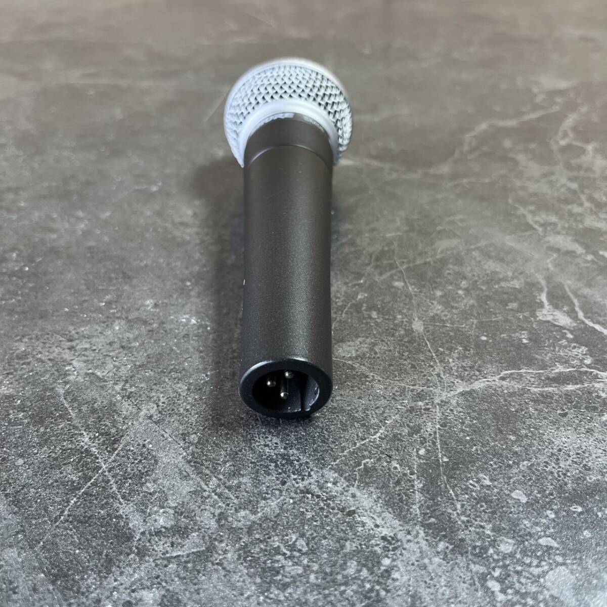 ☆SHURE シュアー ダイナミックマイク SM58 マイクロフォン ボーカル マイク カラオケ 楽器 PA機器(中古品/現状品/保管品)☆_画像3