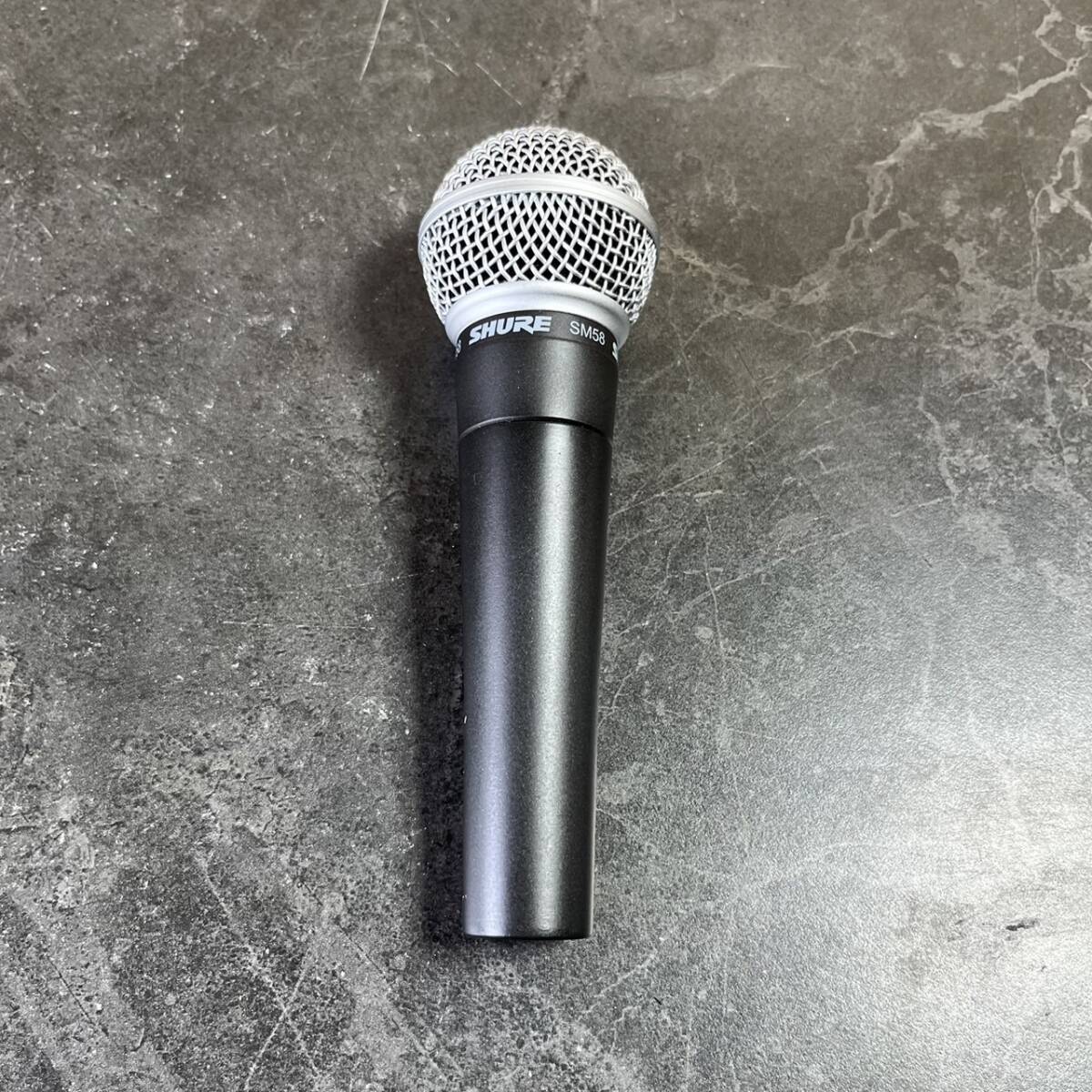 ☆SHURE シュアー ダイナミックマイク SM58 マイクロフォン ボーカル マイク カラオケ 楽器 PA機器(中古品/現状品/保管品)☆_画像1