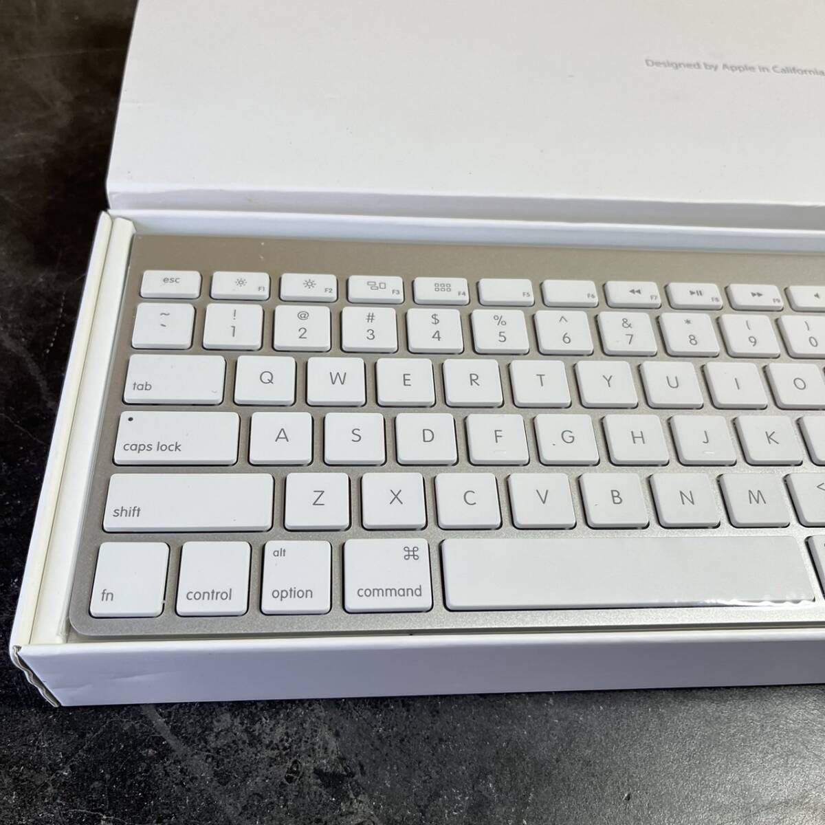 ☆未使用 純正 Apple アップル magic keyboard & magic trackpad シルバー ワイヤレス アクセサリ 周辺機器 箱付(中古品/現状品/保管品)☆の画像2