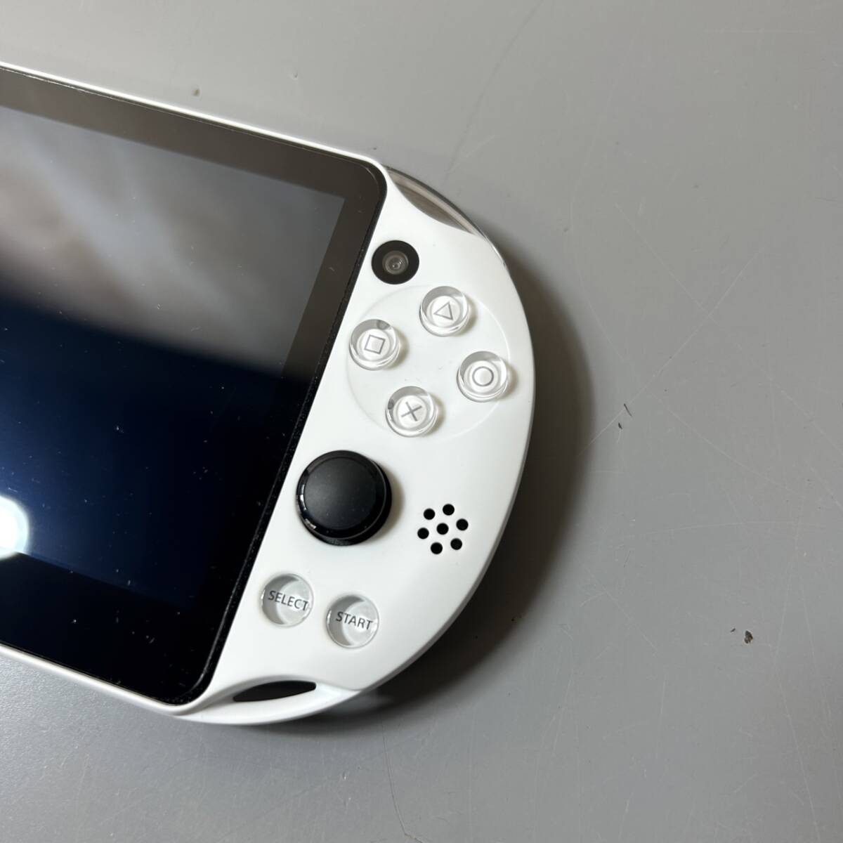 ☆動作品 SONY ソニー PS Vita PlayStation Vita PCH-2000 グレイシャーホワイト テレビゲーム ゲーム機 本体のみ(中古品/現状品/保管品)☆の画像5