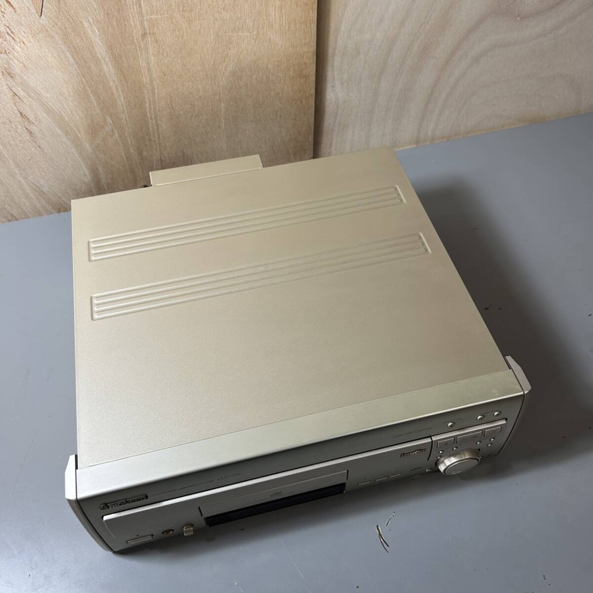 ☆Pioneer パイオニア COMPATIBLE LASERDISC PLYER レーザーディスクプレーヤー CLD-07G ゴールド LD 映像機器(中古品/現状品/保管品)☆の画像5