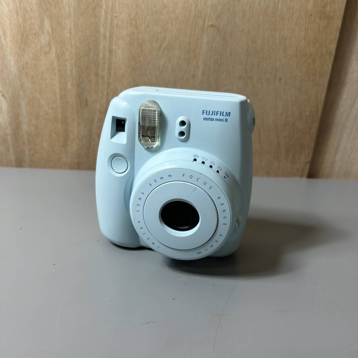 ☆動作品 FUJIFILM 富士フィルム instax mini 8 インスタントカメラ カメラ チェキ ラズベリー セルフミラー(中古品/現状品/保管品)☆の画像1