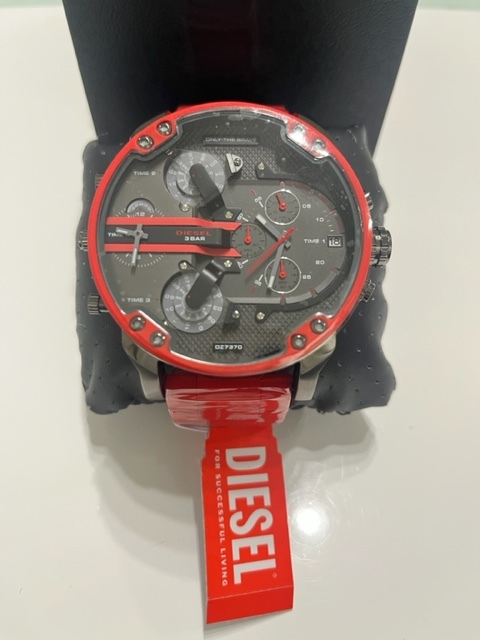 ディーゼル 腕時計 ミスターダディー 赤 新品未使用！の画像1