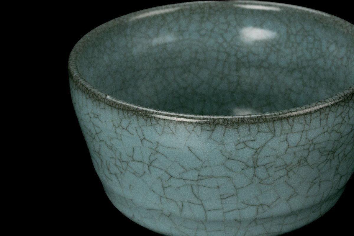 [MG.] human national treasure [ middle island .] celadon tea cup also box .{ genuine article guarantee }